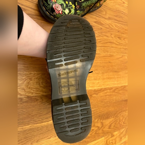 Dr. Martens Women's 1460 Bloom 8 Eye Boots Size 7 US - Picture 5 of 15